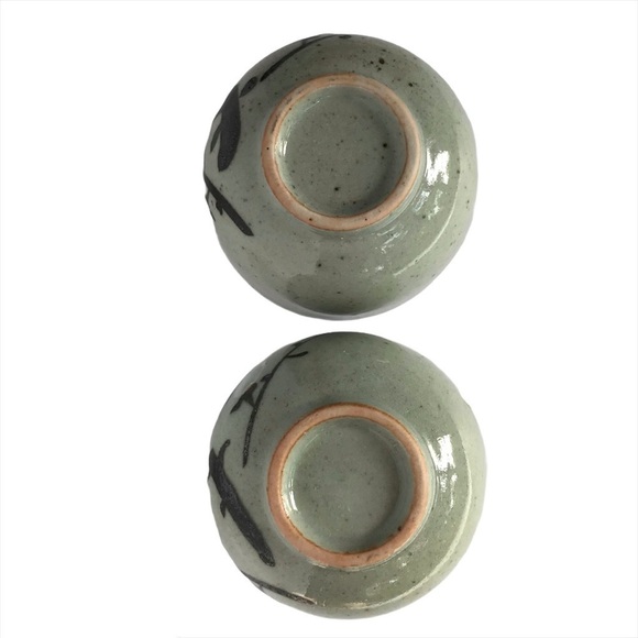 Pair of floral painted stoneware tea or saké cups - Picture 6 of 7